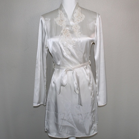 Pink Victoria Secret Vintage Y2k White Silky Embroidered Robe - Size Small - Picture 3 of 13